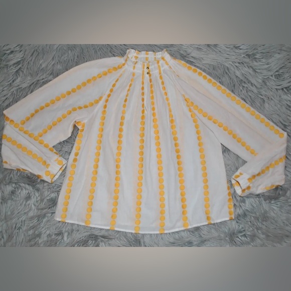 Marie Oliver Tops - MARIE OLIVER Yellow Embroidered Circle White Top size Small Excellent
